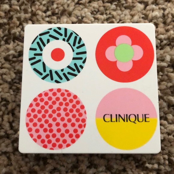 Brand new Clinique eye shadow and blush combo - Picture 2 of 3